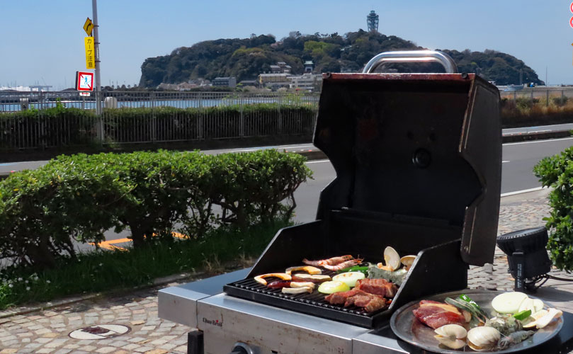 海と江ノ島を眺めながら絶景オーシャンビューBBQができるバーベキュー会場